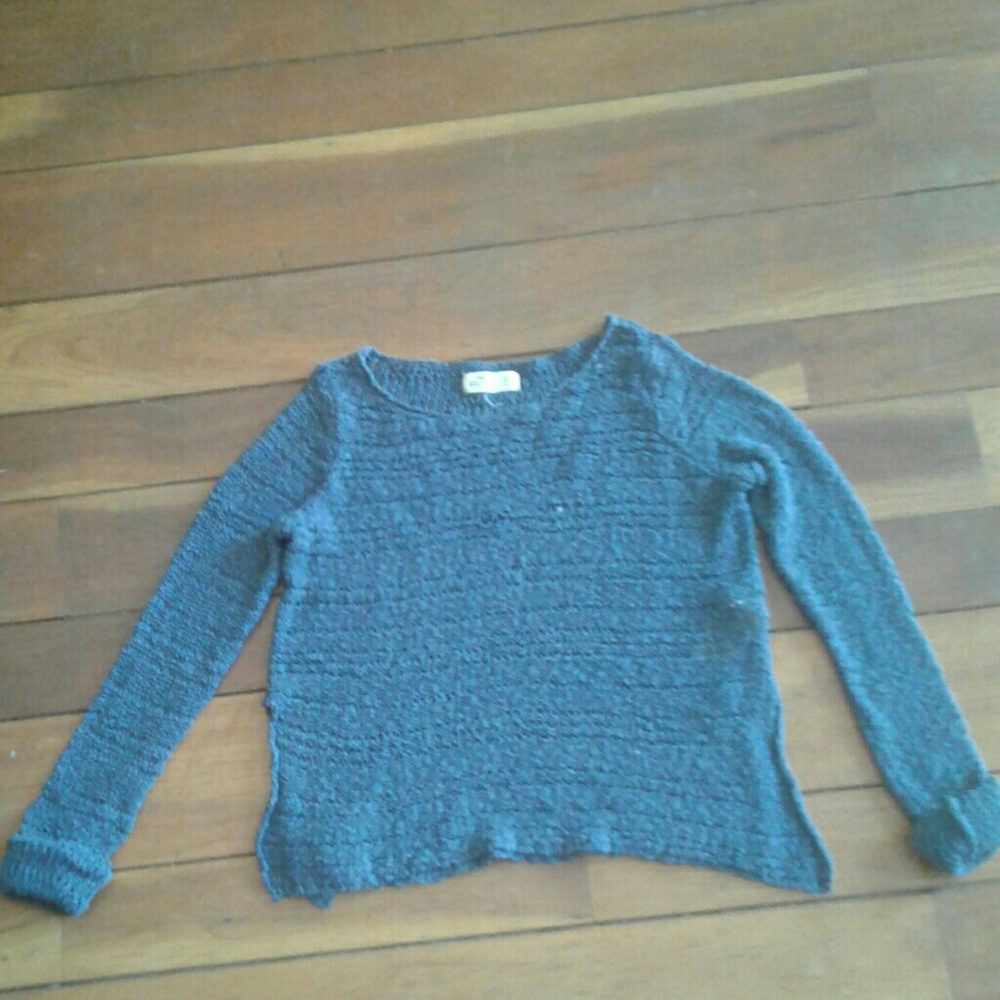 Blue knitted long sleeve.
